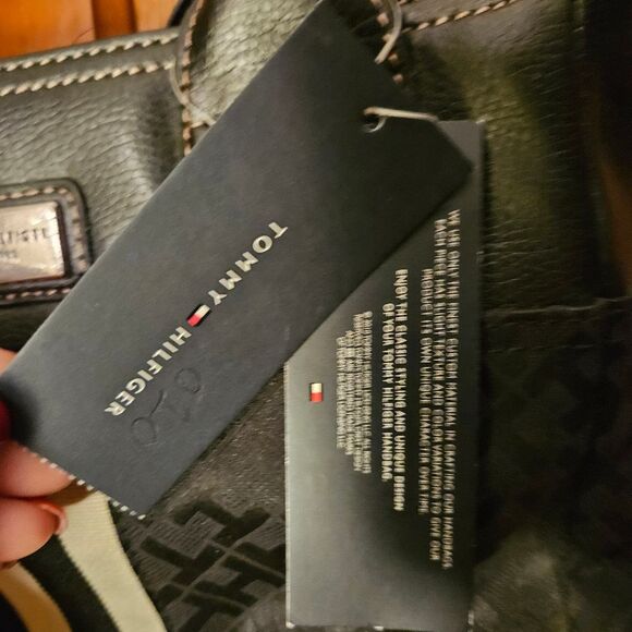 NWT Tommy Hilfiger Small Black Cloth Handbag Gold Logo Zip Purse Classic Chic - Picture 10 of 13